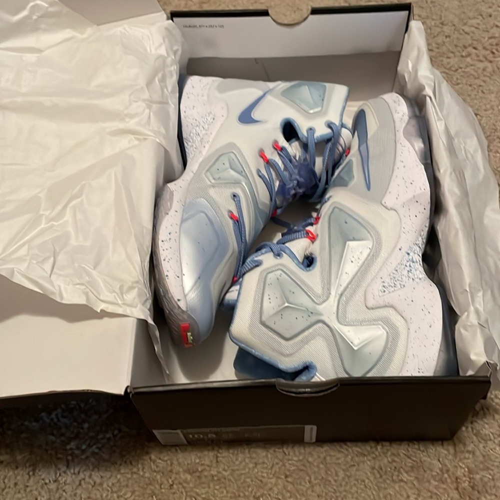 Nike Lebron XIII XMAS men’s size 10 1/2 - Picture 13 of 13
